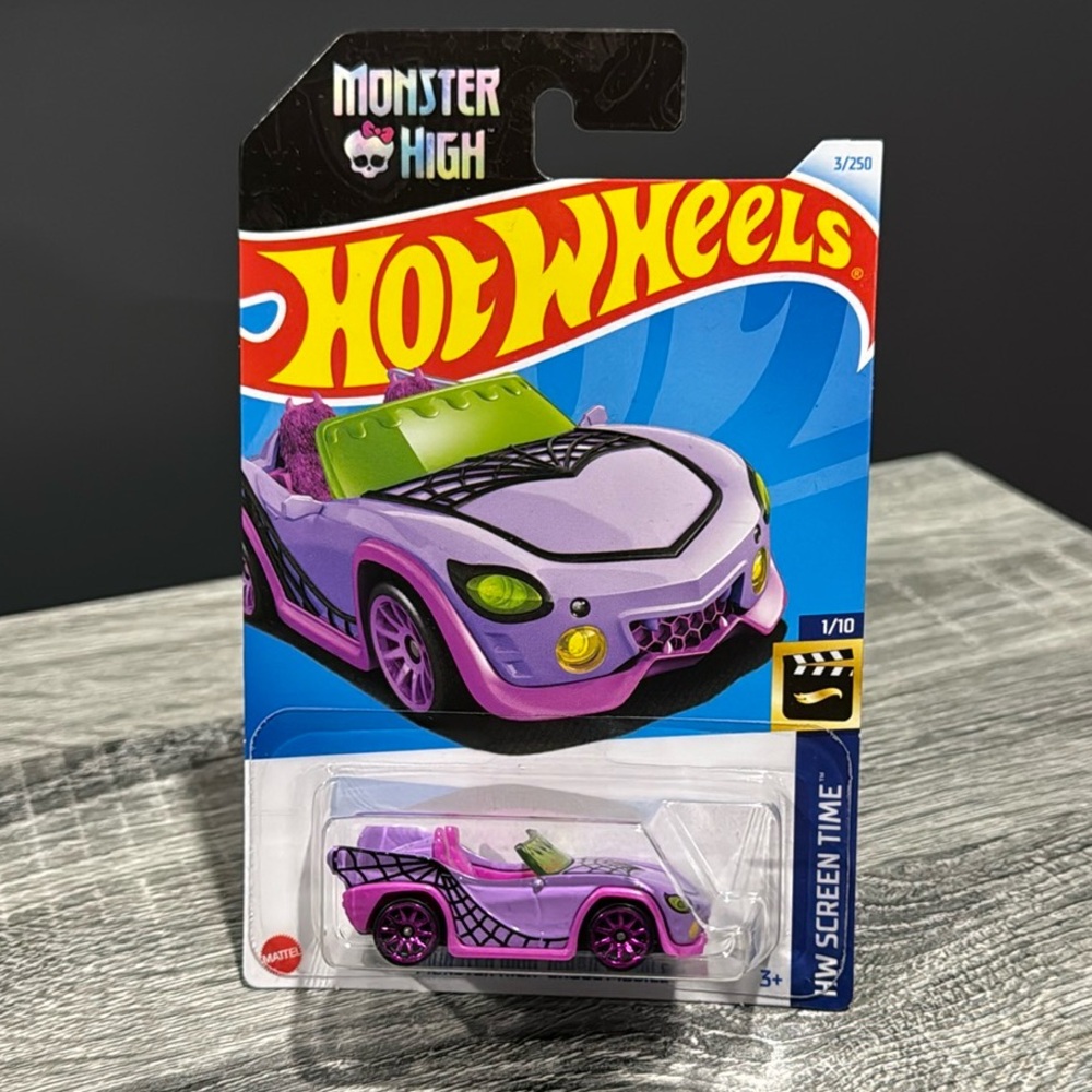 Hot Wheels | Screen Time #1 of 10: Monster High Ghoul Mobile - 1:64 Scale